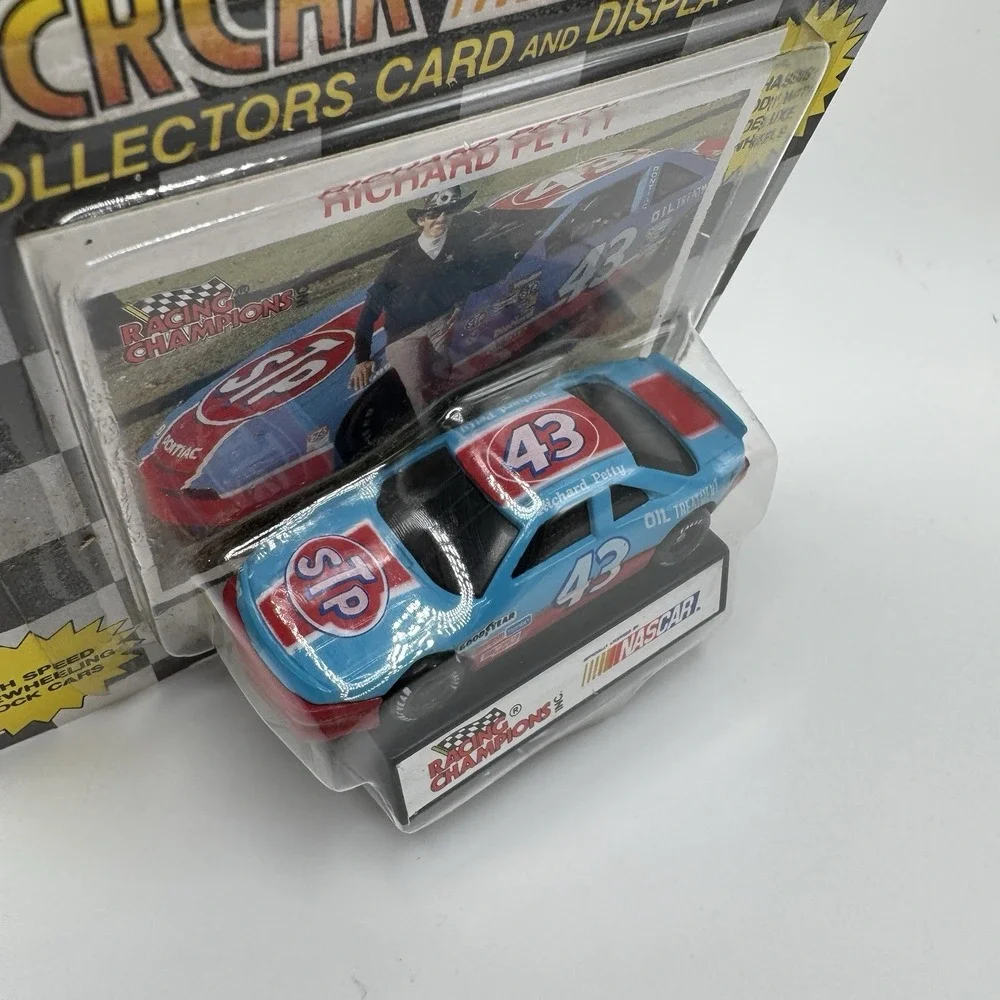 Richard Petty Goodyear Eagle Vari 1992 Racing Champions 1:64 Die-Cast NASCAR